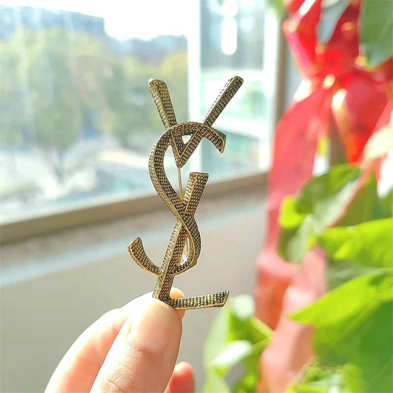 Creative Vintage Metal VSL Letter Brooches For Women Men Clothes