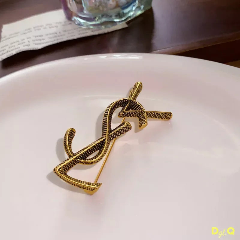 Classic Vintage Metal VSL Letter Brooches For Women Men Clothes